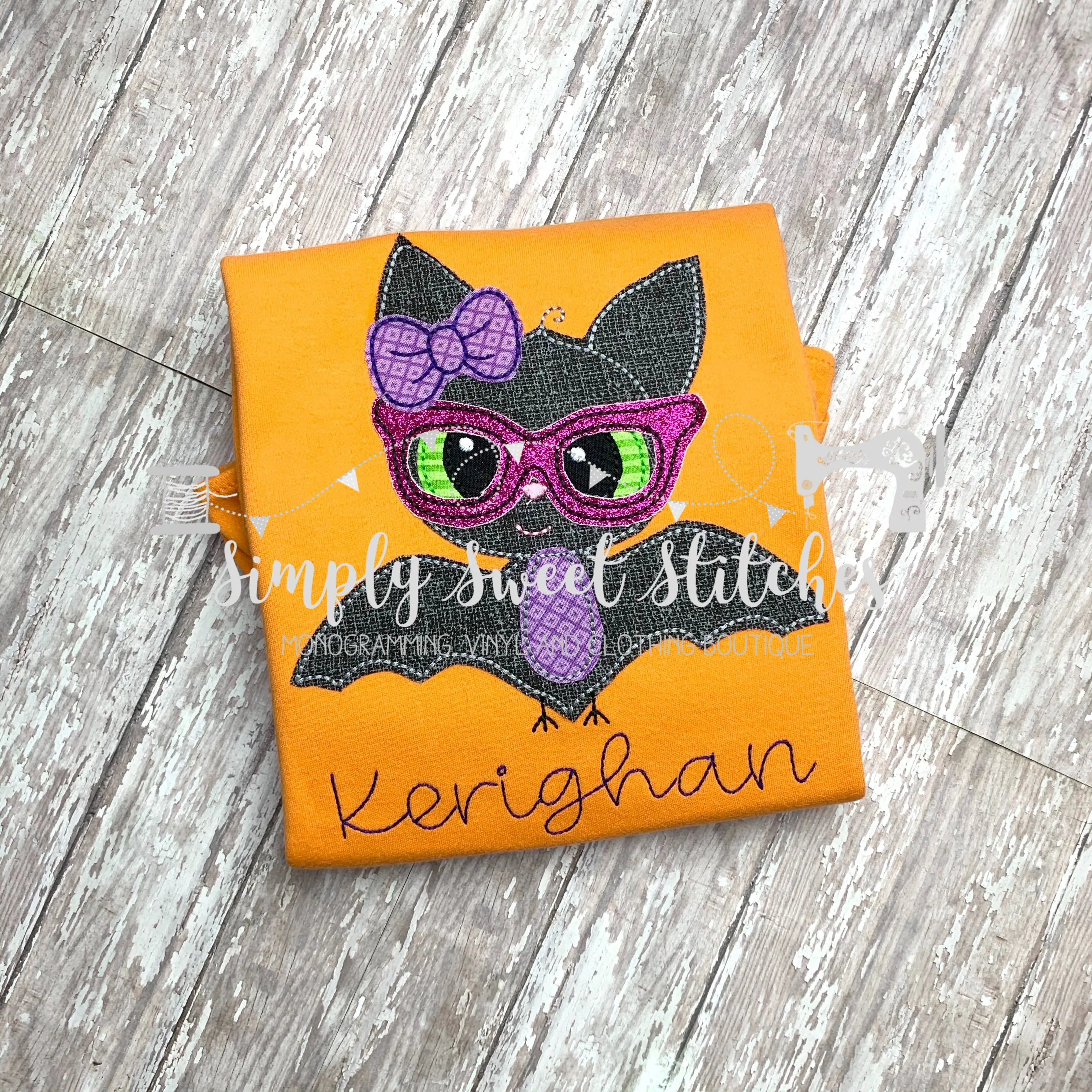 1255 - GIRL BAT WITH GLASSES - APPLIQUE CHILD SHIRT