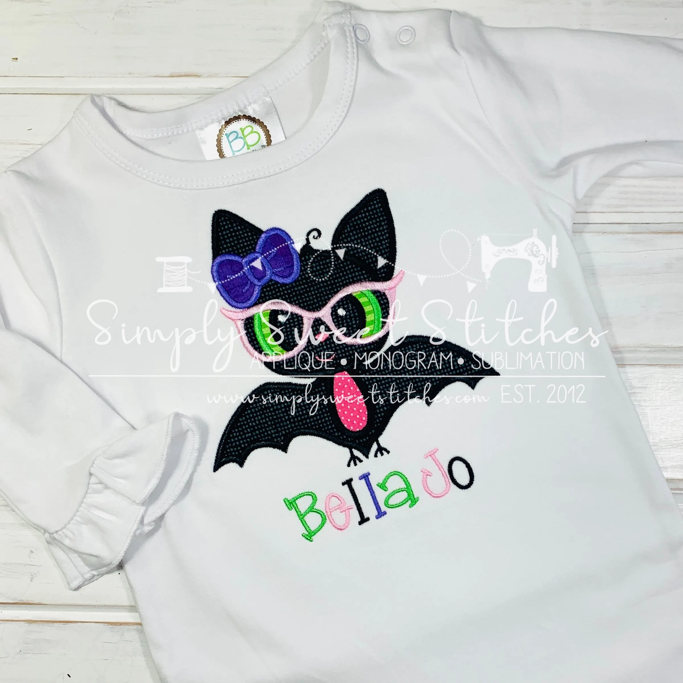1255 - GIRL BAT WITH GLASSES - APPLIQUE CHILD SHIRT