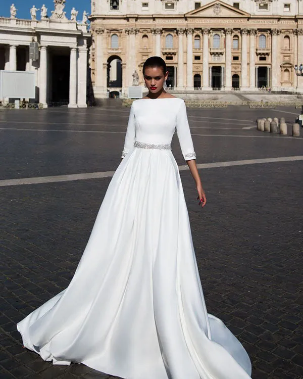 2018 White Wedding Dresses with Half Sleeve Elegant Boat Neck A line Bridal Wedding Gowns Backless