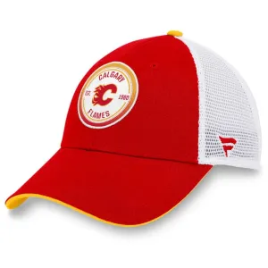 Calgary Flames Fanatics Iconic Gradient Structured Trucker Hat