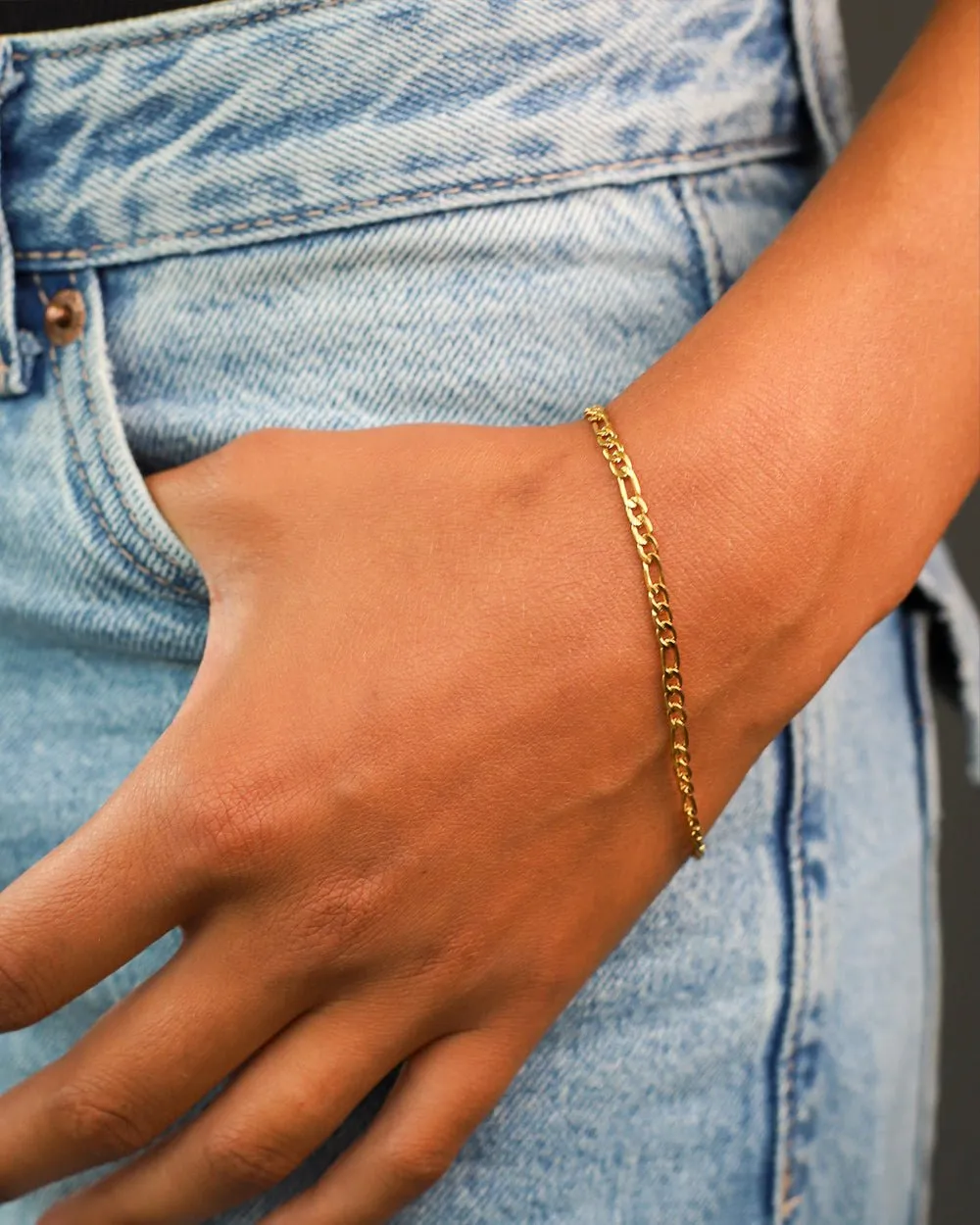 CLEAN FIGARO BRACELET. - 3MM GOLD