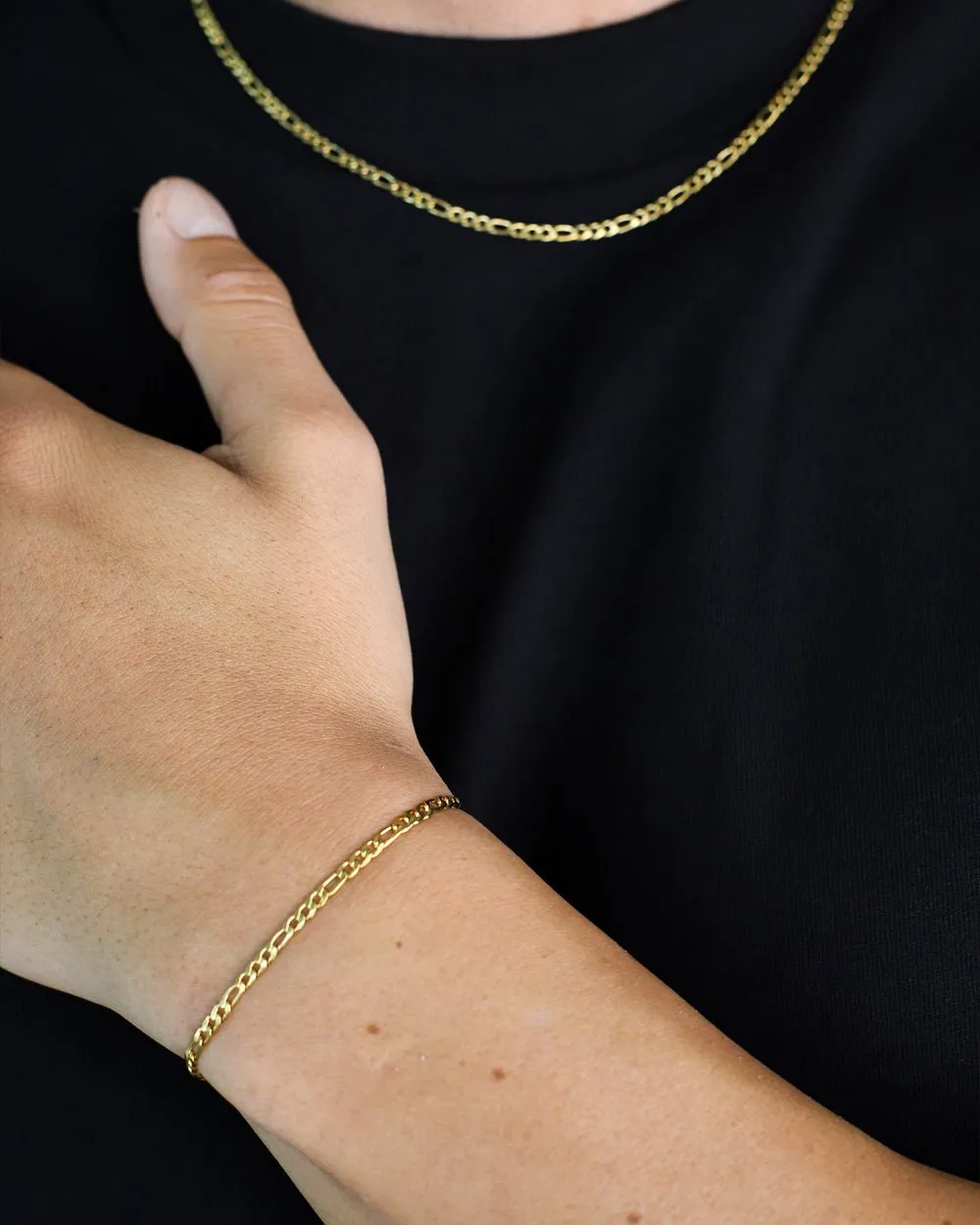 CLEAN FIGARO BRACELET. - 3MM GOLD