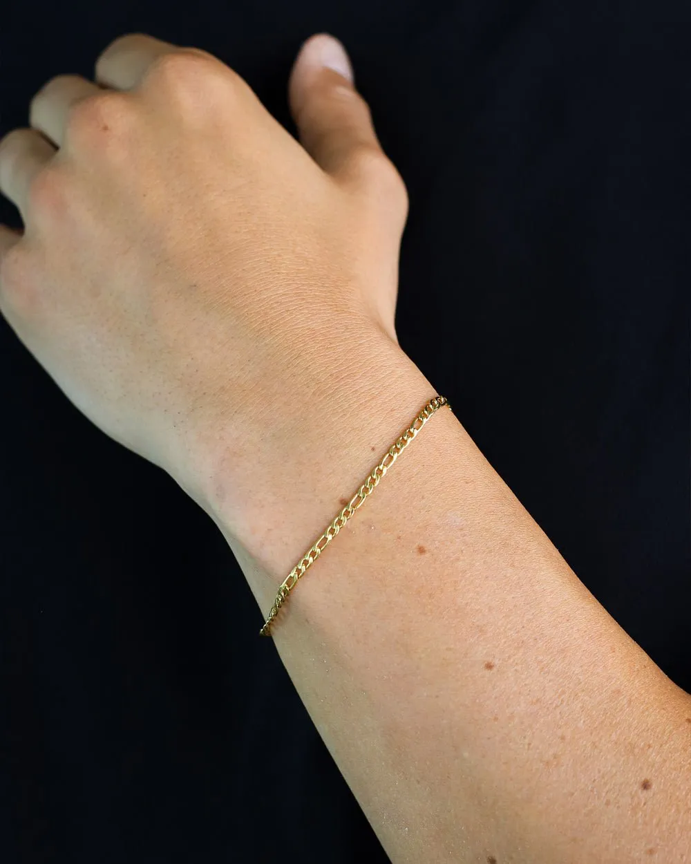 CLEAN FIGARO BRACELET. - 3MM GOLD