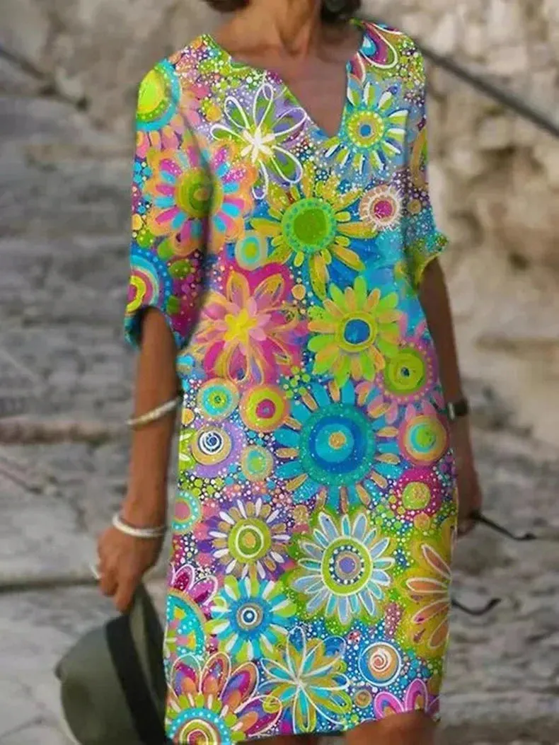 Effie - Summer dress with V-neckline and print