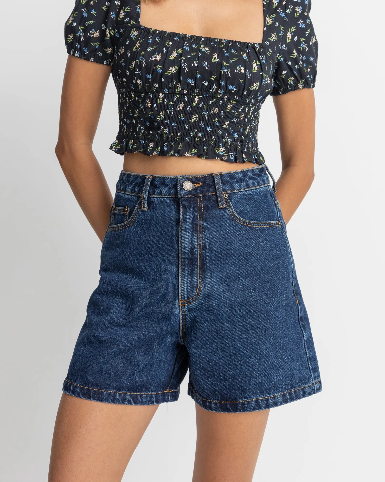 ESCAPE DENIM SHORT