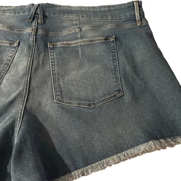 GOOD AMERICAN Good Curve Baggy Denim Shorts Blue466 Size 24