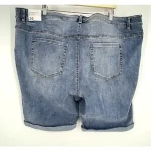 Lane Bryant Straight Fit Bermuda Shorts Size 26 NWT Light Wash