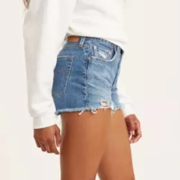 Levi's 501 24 NWT Athens Medium Wash Denim High waist Cut Off Jeans Shorts W24