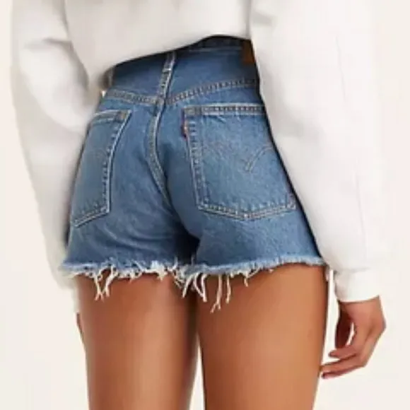 Levi's 501 24 NWT Athens Medium Wash Denim High waist Cut Off Jeans Shorts W24