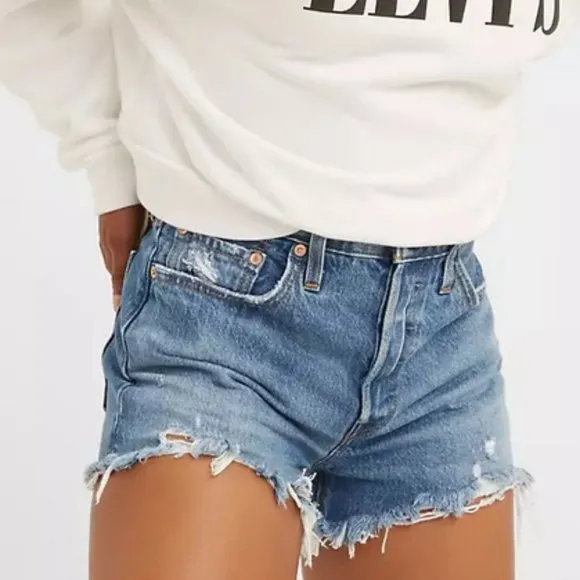 Levi's 501 24 NWT Athens Medium Wash Denim High waist Cut Off Jeans Shorts W24