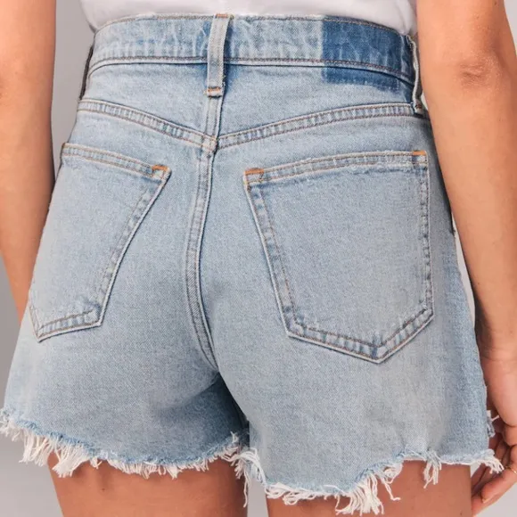 New Abercrombie &amp; Fitch 90s high rise distressed denim cutoff shorts Size 30