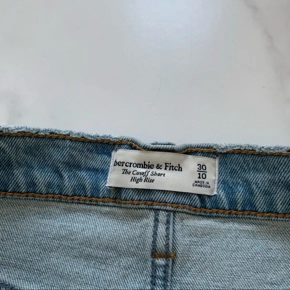 New Abercrombie &amp; Fitch 90s high rise distressed denim cutoff shorts Size 30