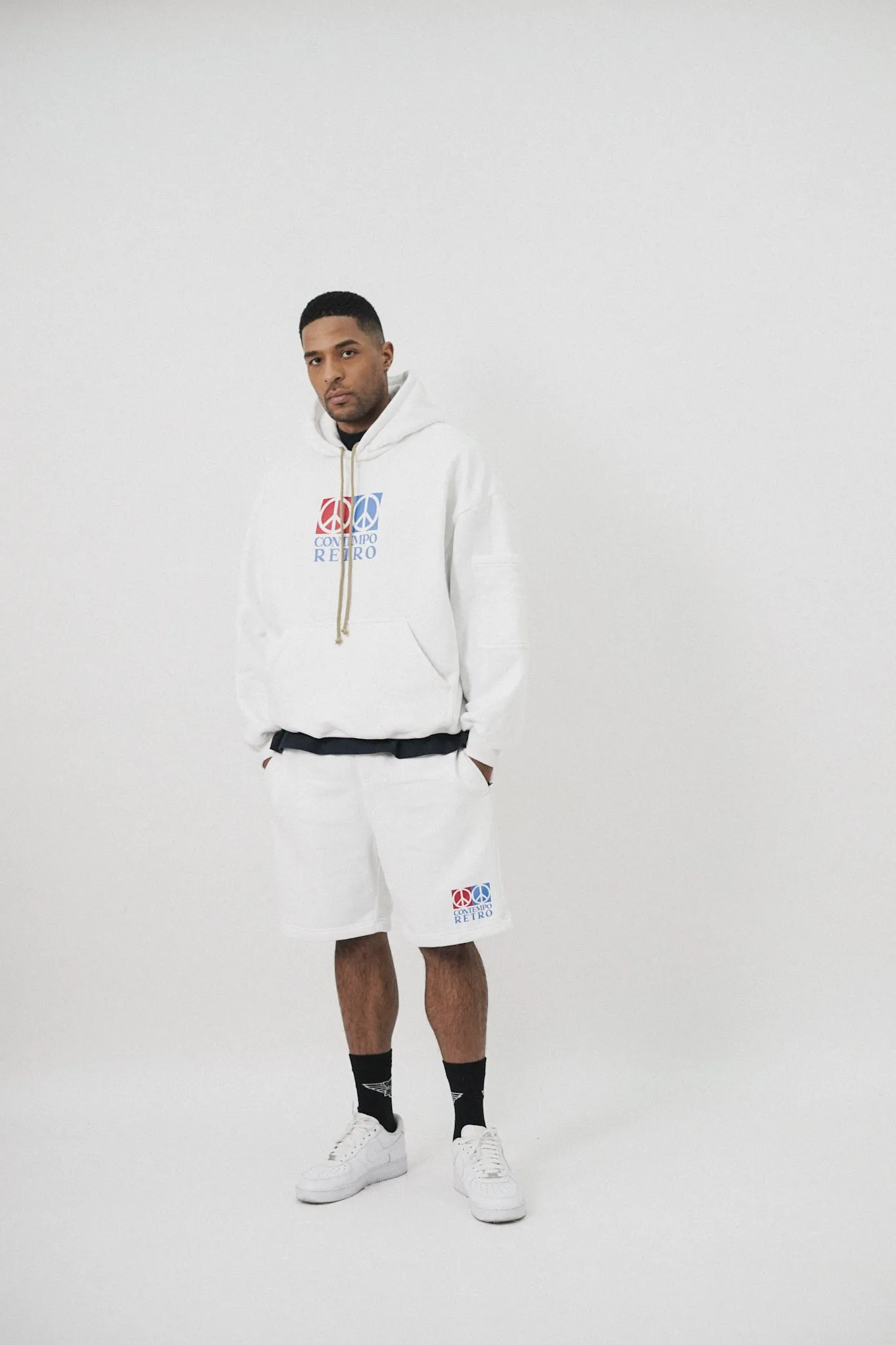 "CONTEMPO RETRO 2 PEACE" SWEATSHORTS IN WHITE