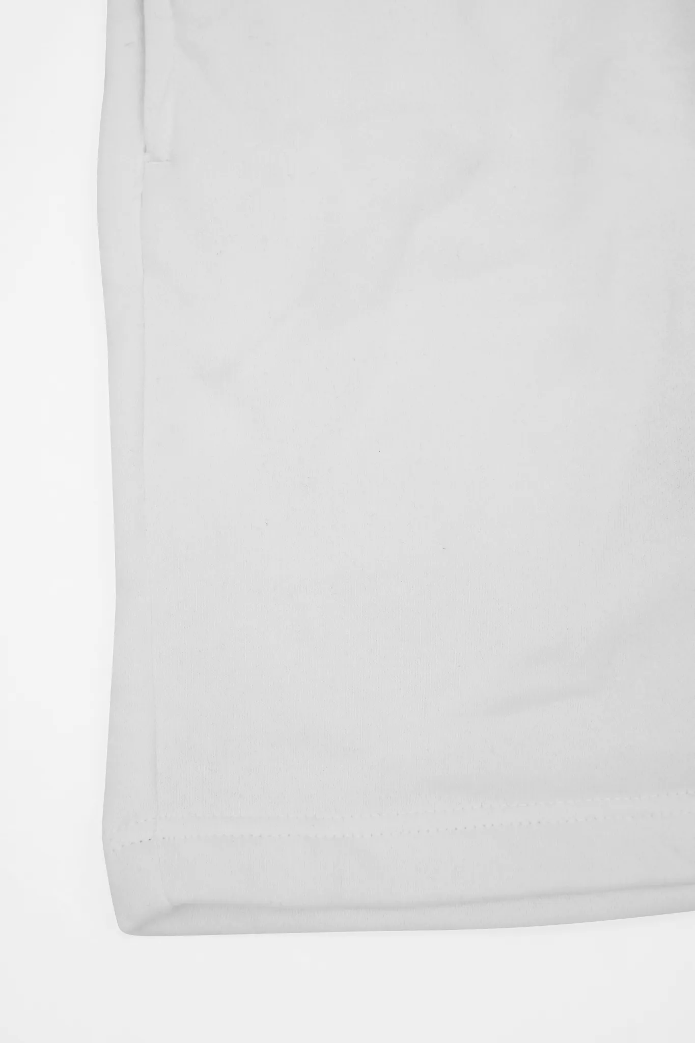 "CONTEMPO RETRO 2 PEACE" SWEATSHORTS IN WHITE