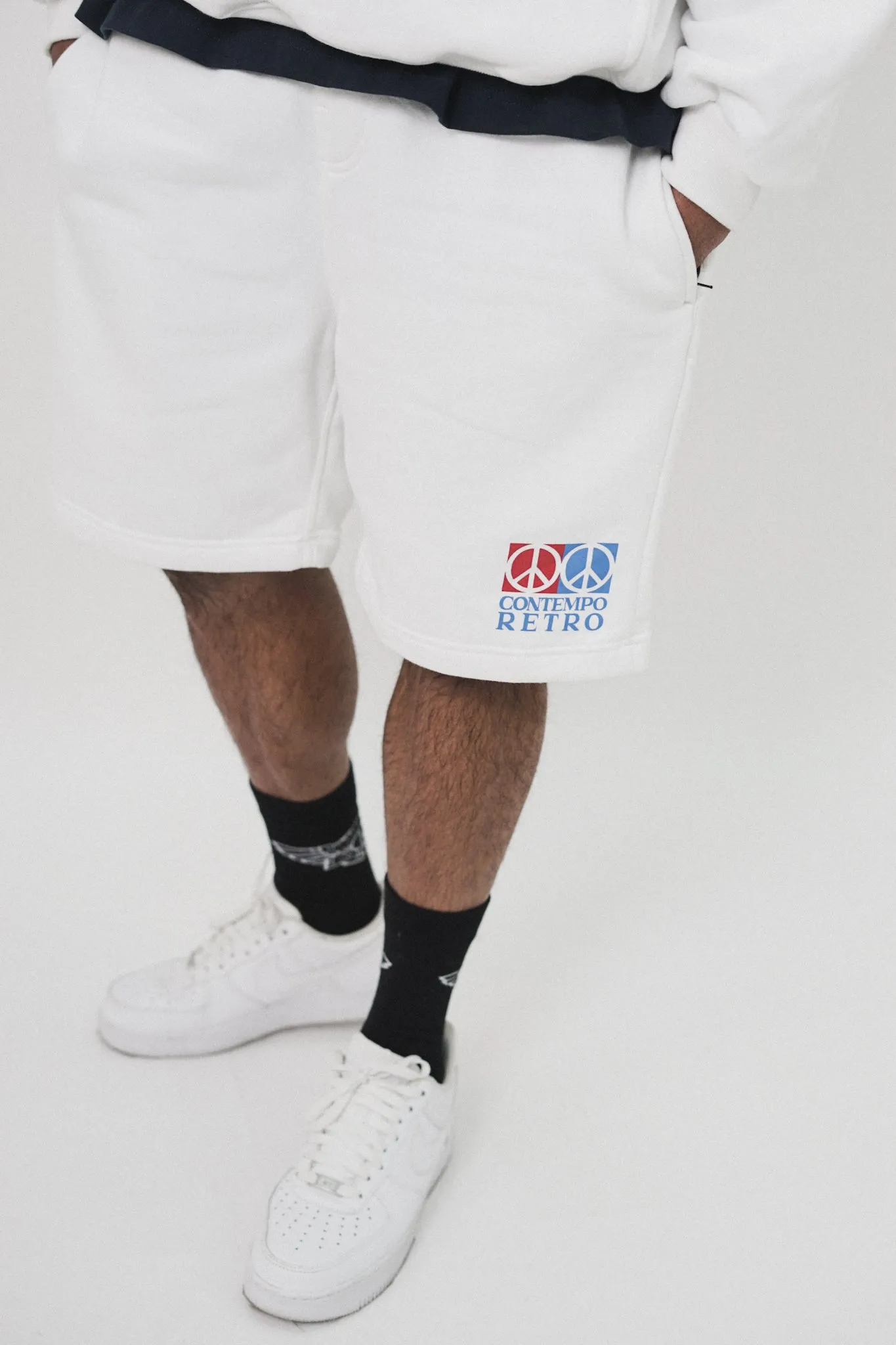 "CONTEMPO RETRO 2 PEACE" SWEATSHORTS IN WHITE