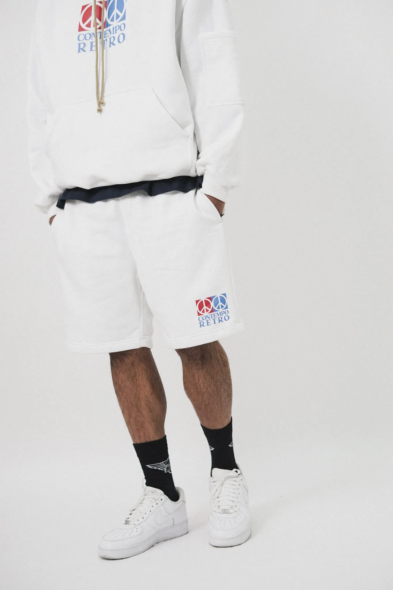 "CONTEMPO RETRO 2 PEACE" SWEATSHORTS IN WHITE
