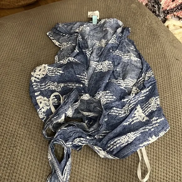 SET NWT LF tie dye wrap crop top and ruffle shorts set