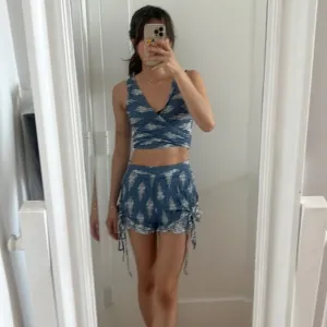 SET NWT LF tie dye wrap crop top and ruffle shorts set