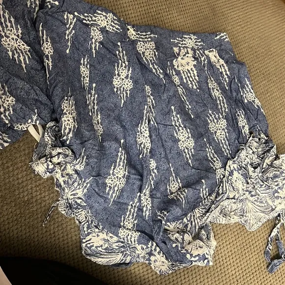 SET NWT LF tie dye wrap crop top and ruffle shorts set