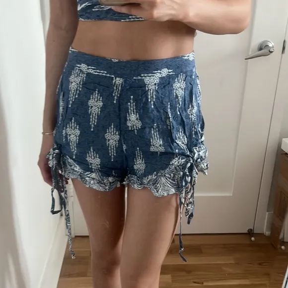 SET NWT LF tie dye wrap crop top and ruffle shorts set