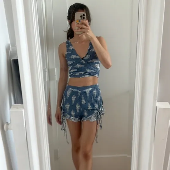 SET NWT LF tie dye wrap crop top and ruffle shorts set