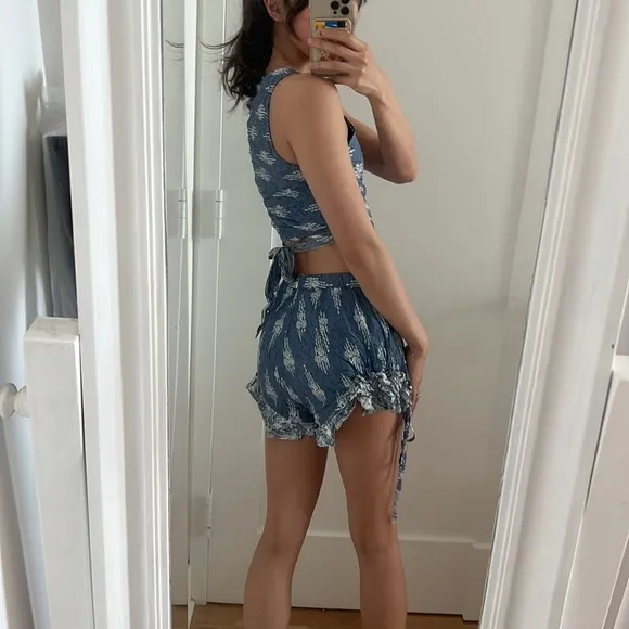 SET NWT LF tie dye wrap crop top and ruffle shorts set