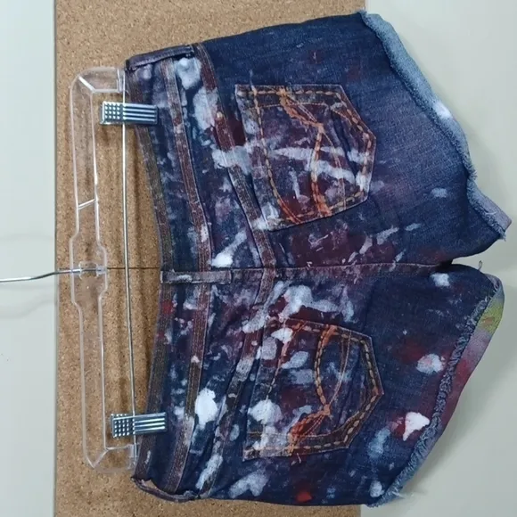 SLICK-BUD FASHIONS JEAN SHORTS SIZE 8 SPLATTER PAINT DESIGN 🎨