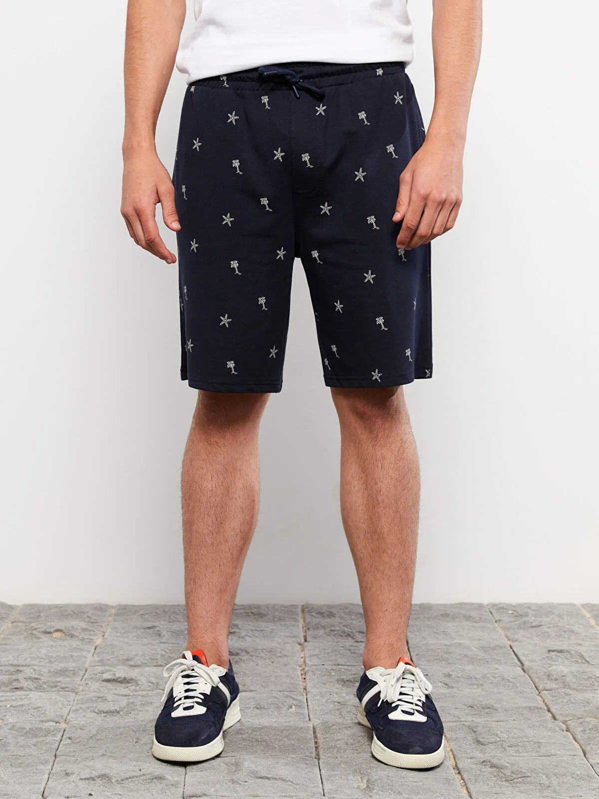 Slim Fit Men Elastic Waist Shorts