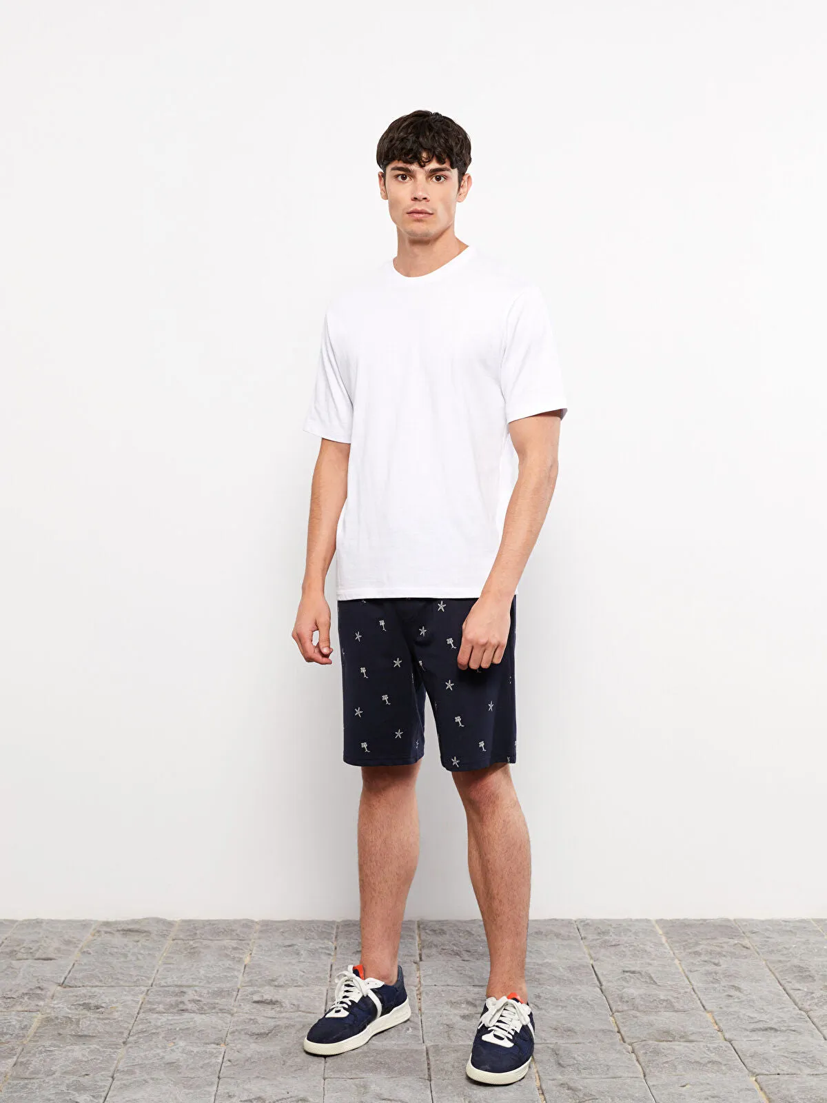 Slim Fit Men Elastic Waist Shorts