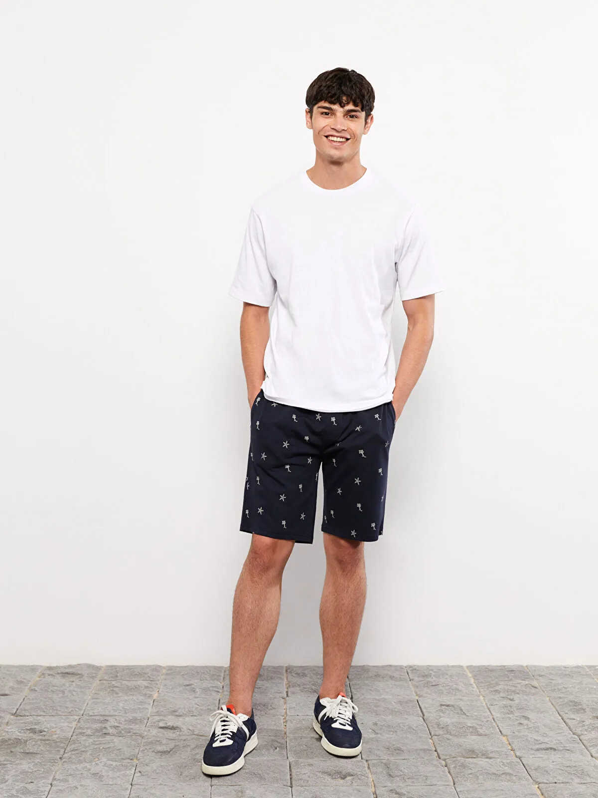 Slim Fit Men Elastic Waist Shorts