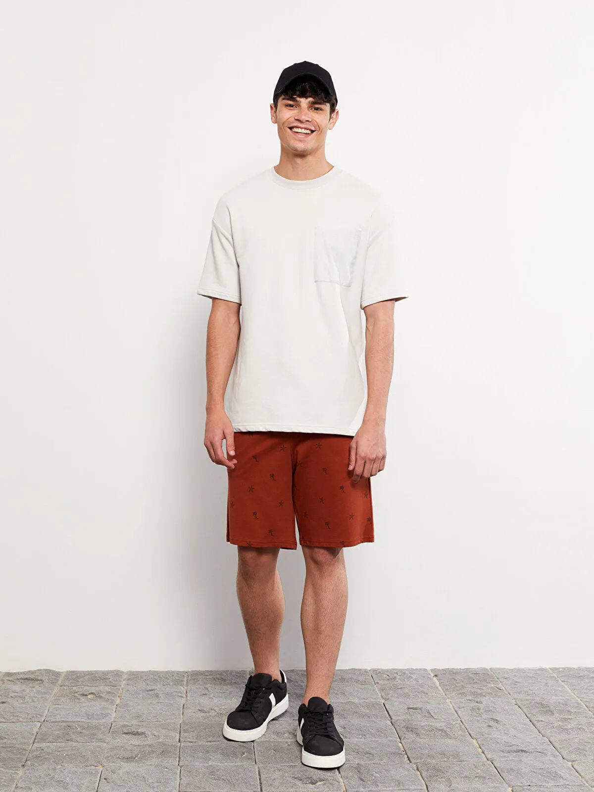 Slim Fit Men Elastic Waist Shorts