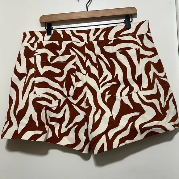 Spanx On-the-Go Printed Shorts Size XL Pull On Clay Zebra Printed