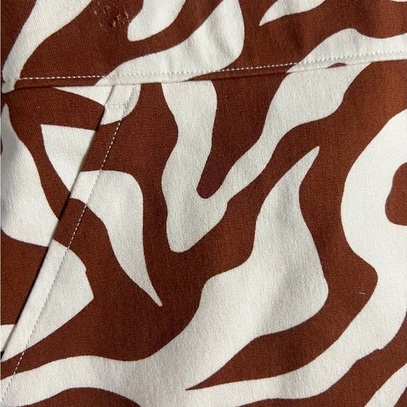 Spanx On-the-Go Printed Shorts Size XL Pull On Clay Zebra Printed